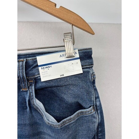 Arizona Jeans Co Womens Blue High Rise Distressed Curvy Skinny Jeans Size 23 NWT - Picture 2 of 5